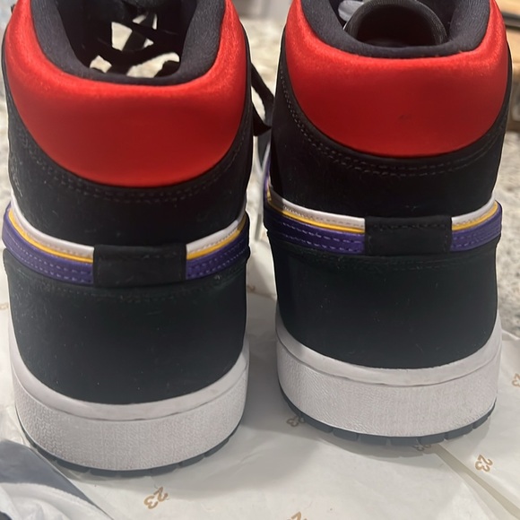 Nike Air Jordan sneakers 1Mid SE men size 12.  EUC like new - Picture 11 of 13